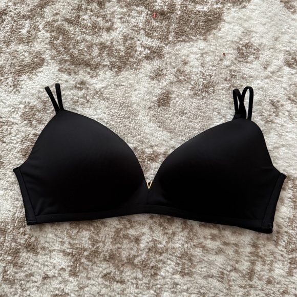 Victoria's Secret Black Bra 38C - Picture 1 of 7